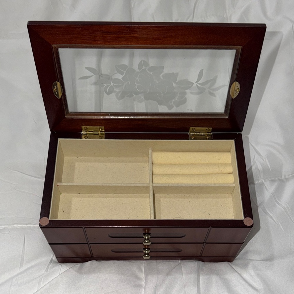 Elegant Brown Wooden Jewelry Box - Picture 3 of 11